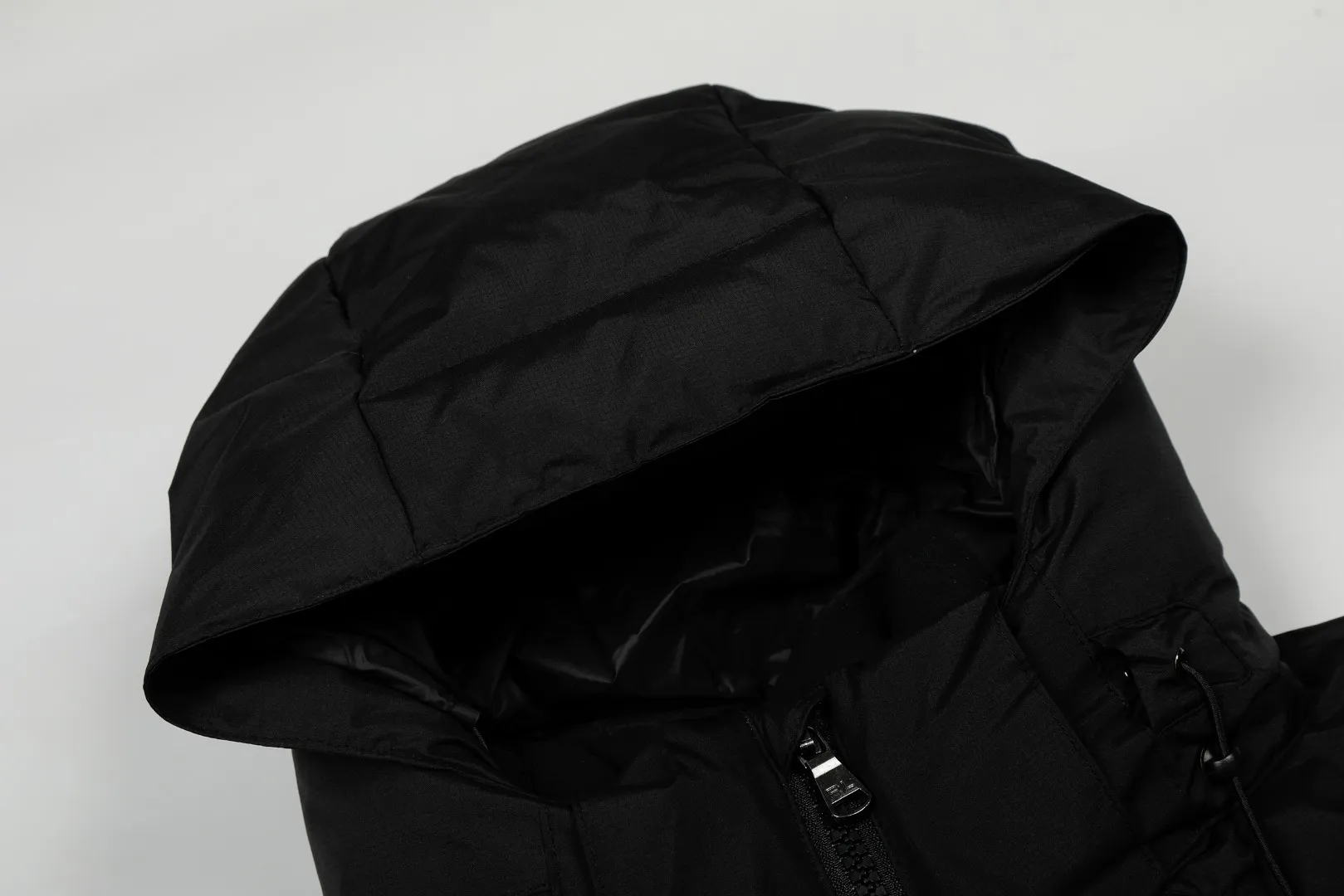 P720 Top quality" Style number: 9004# [Ralph Lauren winter basic classic embroidered men's and women's couple's same style hooded down jacket] ✅Ralph Lauren American retro arm zipper high version top-level down filling winter down jacket ✅100% high-quality white duck down, high version top-level down filling ✅Double-layer inner velvet to strictly prevent velvet running ✅Built-in adjustable drawstring, windproof and cold-proof, considerate and in place ✅Original version The maximum size can be worn up to 200 pounds. Loose and comfortable, no pressure. ✅Same style for male and female couples. Recommended OOTD outfits in winter~ Size: S-XL Color: Black White Khaki Navy Blue Light Blue
